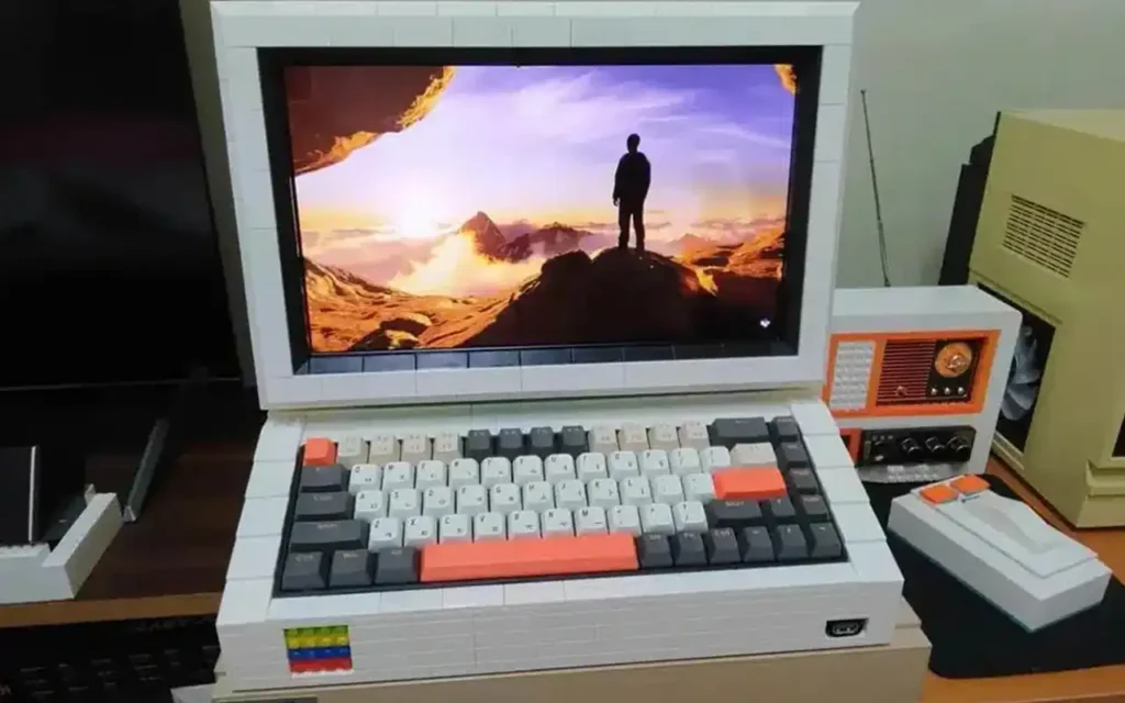 PC retro hecho con LEGO